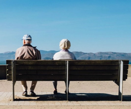 Quase metade dos seniores ajudam familiares com dinheiro ou despesas